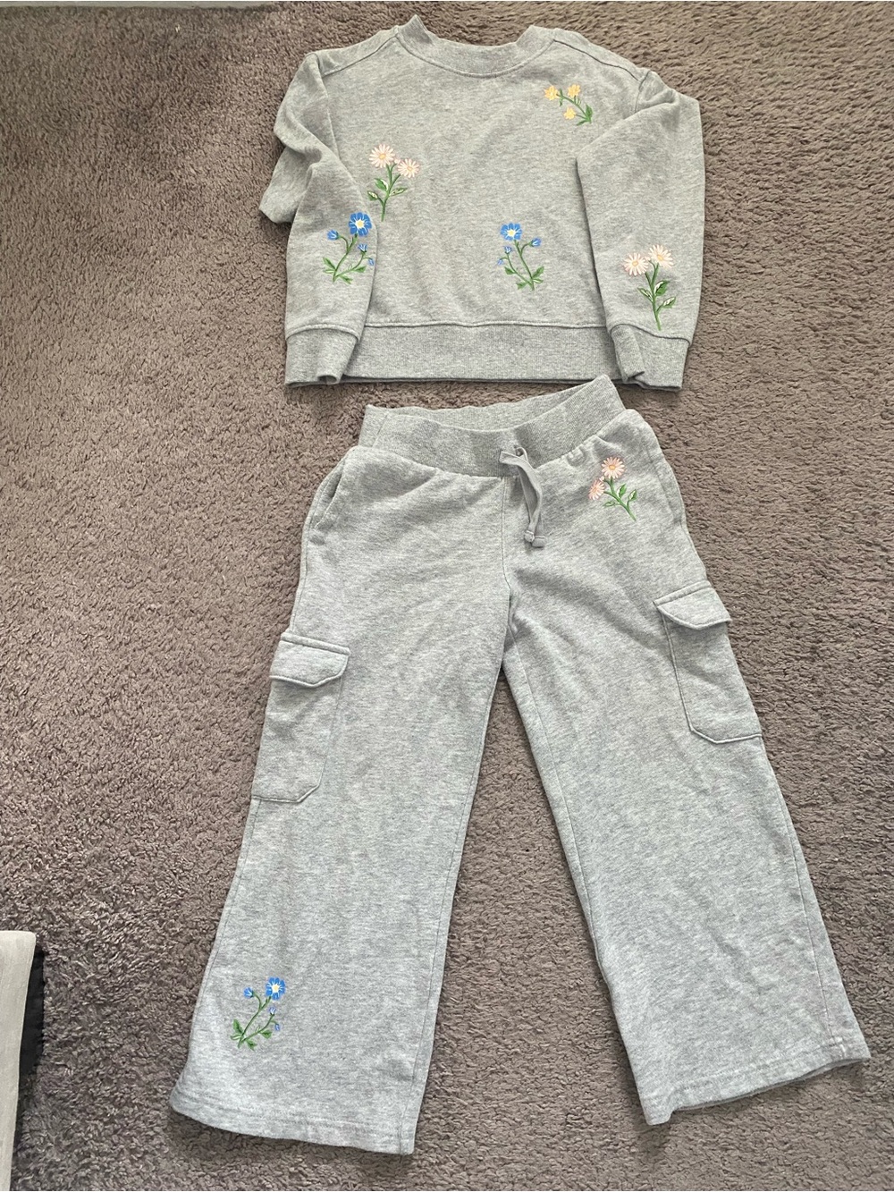 Girls' matching Gray Floral Embroidered Cargo Sweatpants set